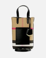 ‎ شنطة نسائية بتصميم أنيق