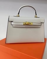 ‎ شنطة نسائية كلاسيك بلون أبيض | MLH066F0301