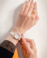 ‎ ساعة نسائية إلڤي بسير ستيل بلون فضي وذهبي | LOS0...