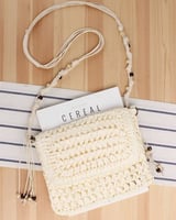 ‎ شنطة نسائية عصرية بلون الأبيض