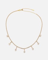 ‎ سلسال نسائي فينشي بتصميم أنيق بلون ذهبي