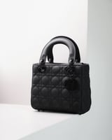 ‎ شنطة نسائية كلاسيك بلون رمادي | MLH072F0202