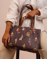 ‎ شنطة نسائية بتصميم عصري بلون بني