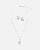 ‎ طقم نسائي بتصميم جذاب بلون فضي