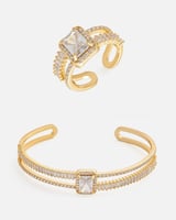 ‎ طقم نسائي جذاب بلون ذهبي