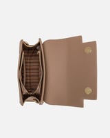 ‎ شنطة نسائية من الفي بلون بني