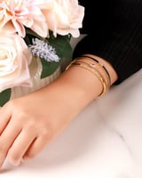 ‎ اساور نسائيه بتصميم ناعم بلون ذهبي | ZJS014L0105