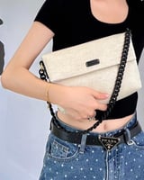 ‎ شنطة نسائية بتصميم أنيق بلون بيج