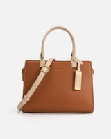 ‎ شنطة نسائية بتصميم أنيق بلون بني