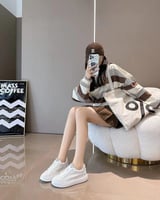 ‎ حذاء نسائي عملي باللون الأبيض