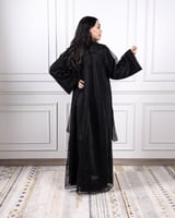 ‎ عباية نسائية زايروس أنيقة بلون أسود