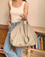 ‎ شنطة نسائية باللون الرمادي