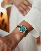 ‎ ساعة نسائية من فنشي بلون ذهبي وفضي