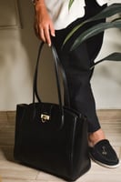 ‎ شنطه آن نسائيه عمليه باللون الأسود | NLH031F0201