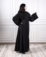 ‎ عباية نسائية زايروس راقية بلون أسود