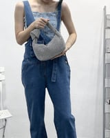 ‎ شنطة نسائية بلون فضي لامع