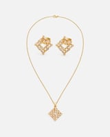 ‎ طقم نسائي ناعم باللون الذهبي