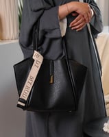 ‎ شنطة نسائية من الجلد بلون أسود | MLH056F0201