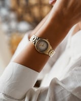 ‎ ساعة نسائية من فنشي بلون ذهبي