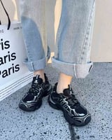 ‎ حذاء نسائي عصري باللون الأسود