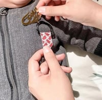 بروش الشماغ بالاسم