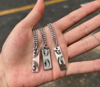 سلسال صورة العيون مع عبارة