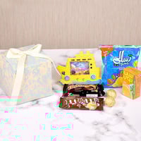 علبة توزيعات سماوي بعروق ذهبية فاخرة وشريطة