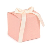 علبة توزيعات وردية فاخرة بشريطة