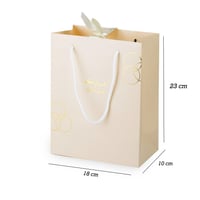 أكياس فاخرة للعيد لون بيج بدوائر ذهبية وختم "عيدكم...