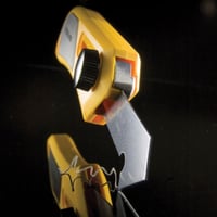 مشرط شديد التحمل لقص البلاستيك والأكريلك