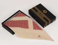 شماغ فلانتو أحمر بيج فاخر بتصميم عصري