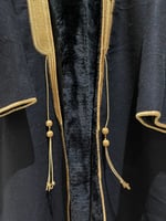 بشت وبر فروه مطرز ملكي لون اسود