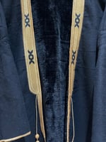 بشت وبر فروه مطرز ملكي لون اسود