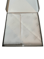 غترة بيضاء ماركة كونرادكود المطرزة