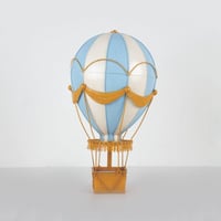 تحفة حديدية بشكل منطاد