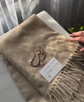 شال انيق بتطريز الاسم