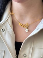 سلسال بتصميم الاسم والحرف مع الوردة