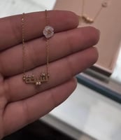 سلسال الاسم الناعم مع وردة الزركون