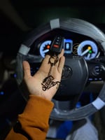 ميدالية مفاتيح رسمة الخيل