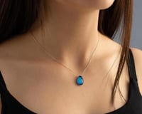 قلادة المشاعر يتغير اللون مع حرارة الجسم