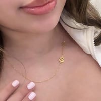 قلادة حرفين بلمسة انيقه