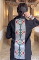 قميص بتطريز السدو - اسود