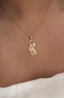 عقد سحر الانوثة