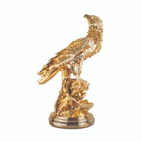 مجسم صقر واقف باللون الذهبي
