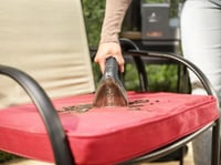 مكنسة تنظيف السجاد و الكنب