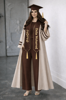 روب تخرج بيج وبني