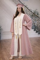 روب تخرج لون وردي