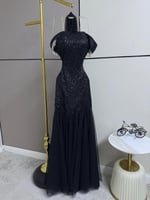 أسود