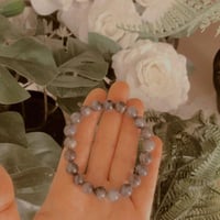 اسوارة حجر اللابروديت (Labradorite)