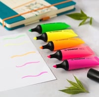 اقلام بلاك لايت بكج 5 حبات ب 5 الوان مضئية